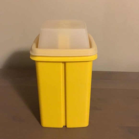 Tupperware Vintage “Pick-a-Deli” Pickle Container - Picture 2 of 7